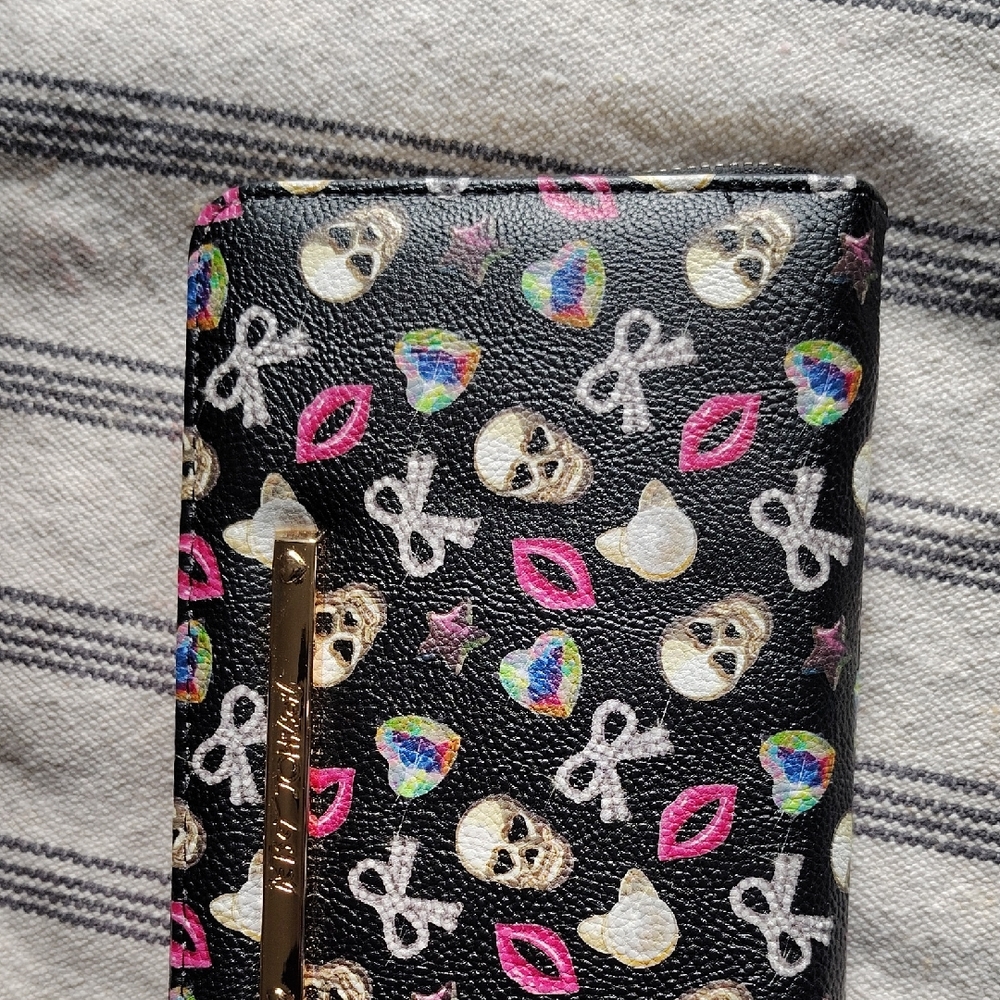 Stylish Black Skull Pattern Clutch